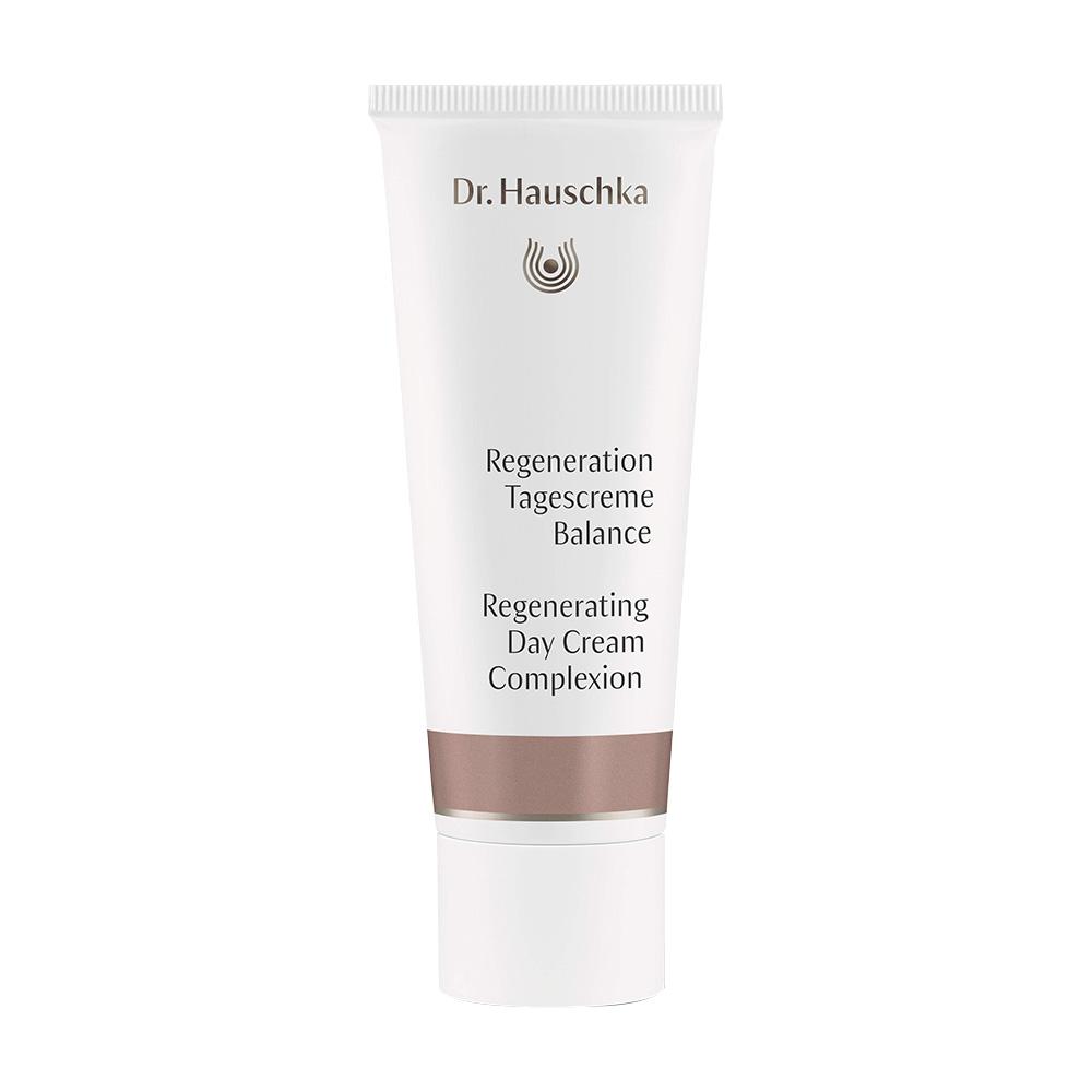 Weiße Tube mit Dr. Hauschka Tagescreme.